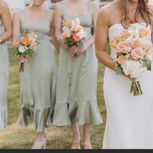 Show me your mumu Claire Midi dress size small. Worn once for ~3 hours